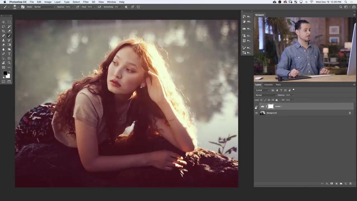 Layer visibility toggle showing before and after of color tone effect