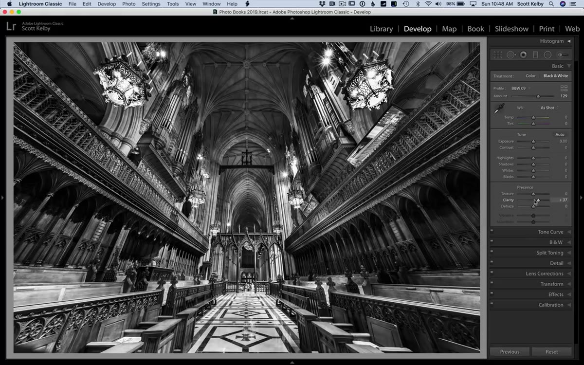 Clarity and Texture sliders being adjusted in the Basic panel