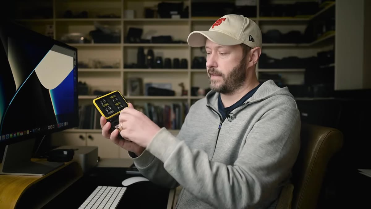Memory cards shown face-up and face-down to indicate full vs. empty