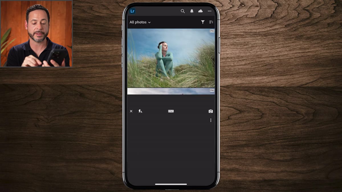 Camera interface showing DNG format selected at the top