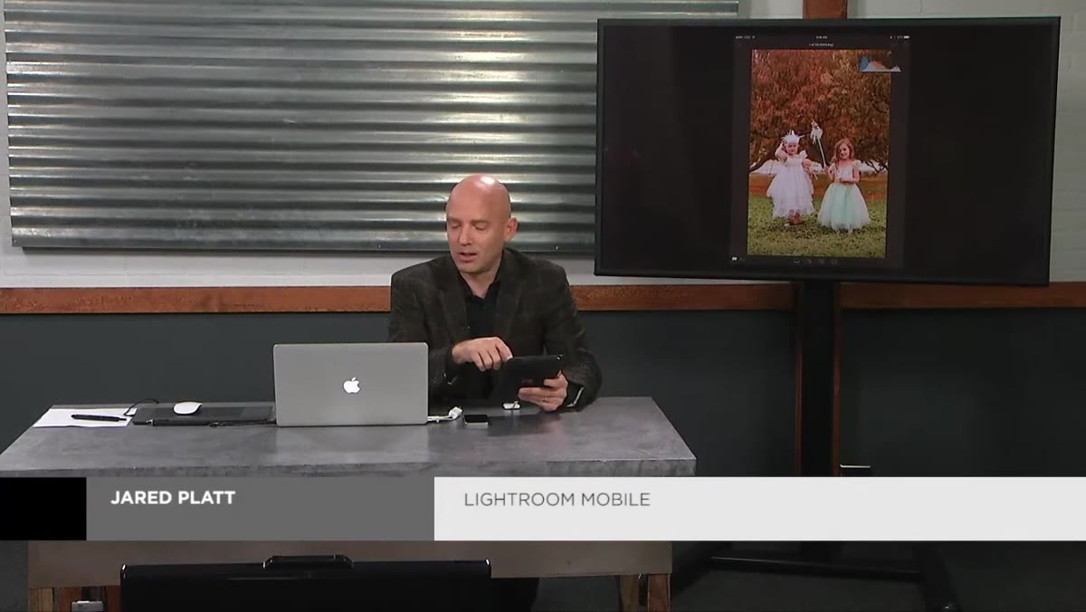 Histogram visible in top right corner of single image view